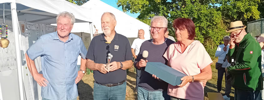 Die glücklichen Sieger: Gitta Wolters und Roland Matzeit mit Andreas Brundiers und manfred Münch
