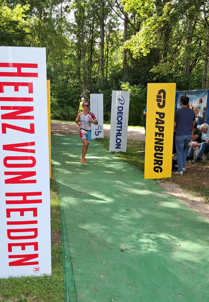 Zieleinlauf Sonja Beer - Kurzdistanz-Triathlon Lahe