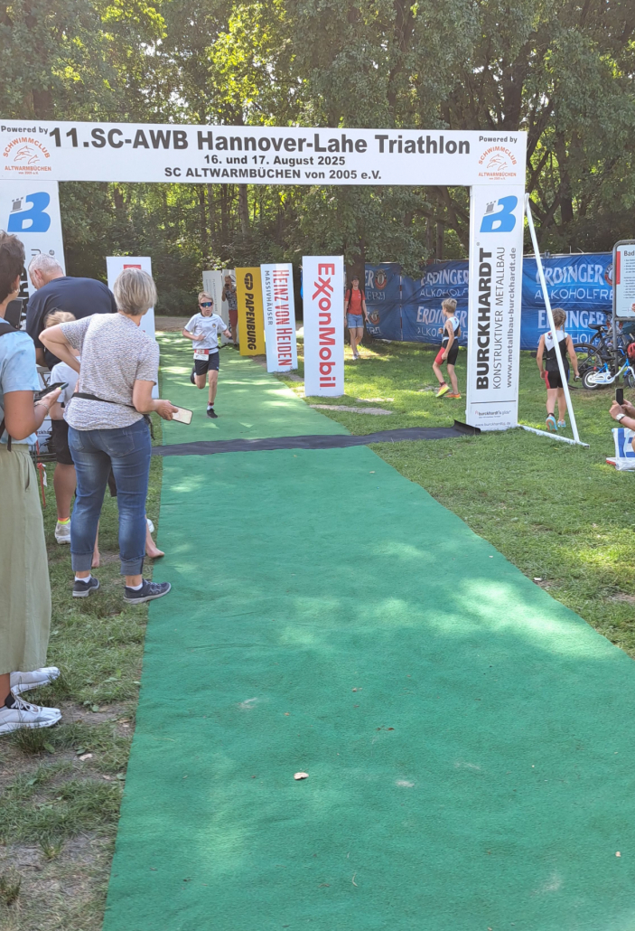 Zieleinlauf John Beer beim Triathlon Hannover-Lahe